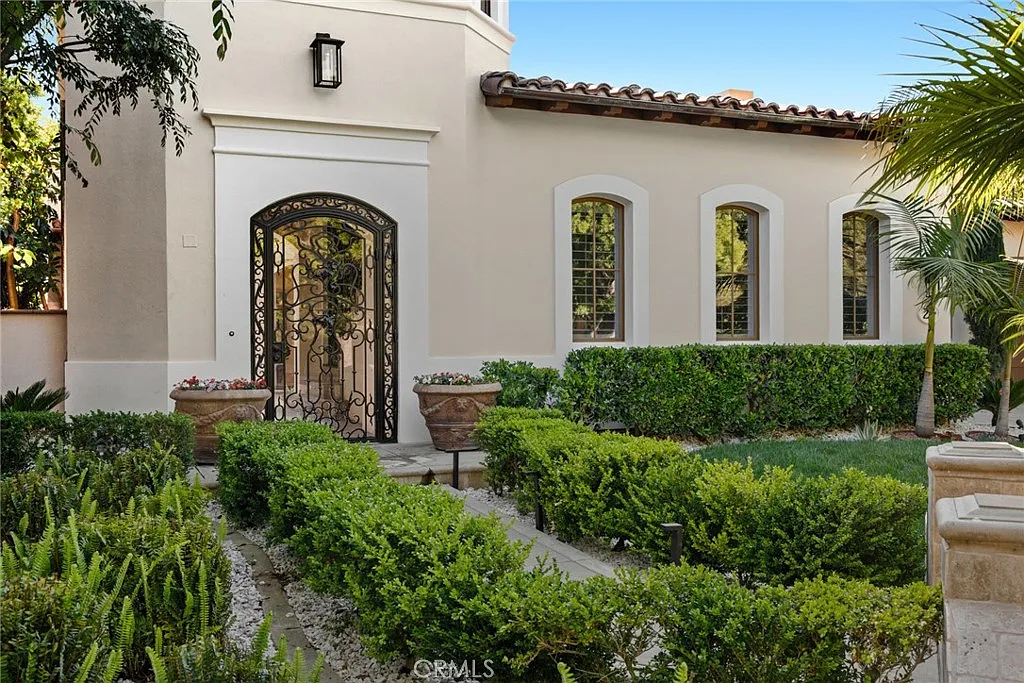 4 bed, 4.5 bath, 5306 sqft, $27,000 — Photo 3