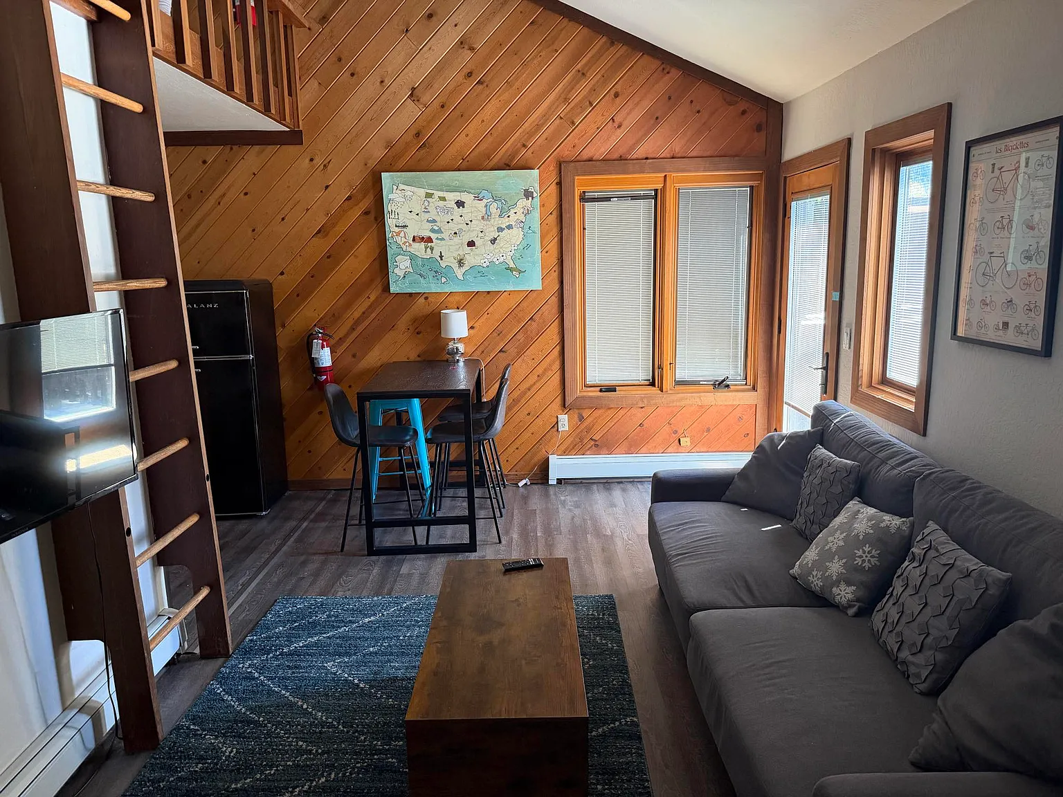 1 bed, 700 sqft, $3,333 — Photo 1