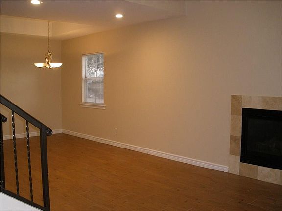 4th image of 220 Hidden Crest Cir