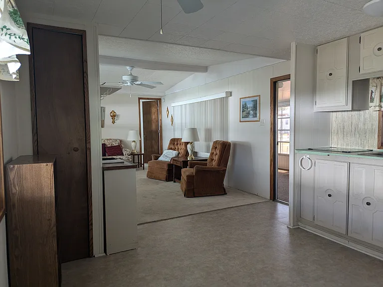 3328 Illinois Ave — Photo 6