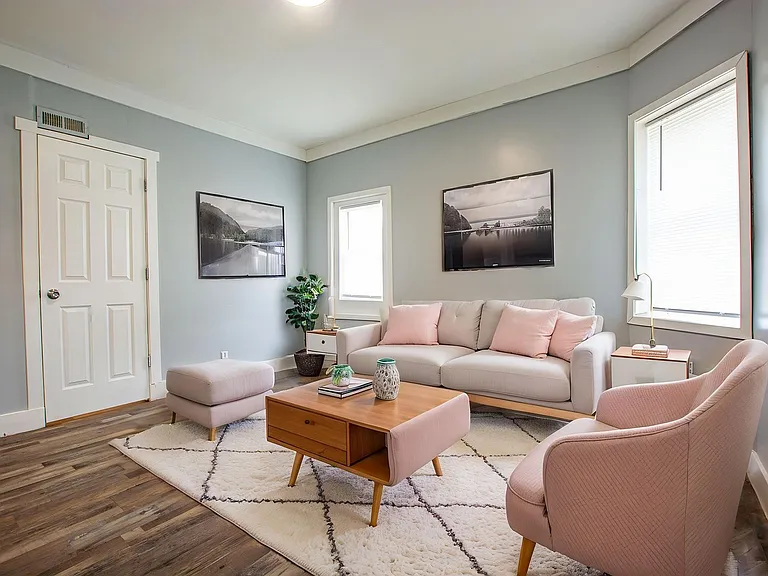 2523 Ames Ave — Photo 3