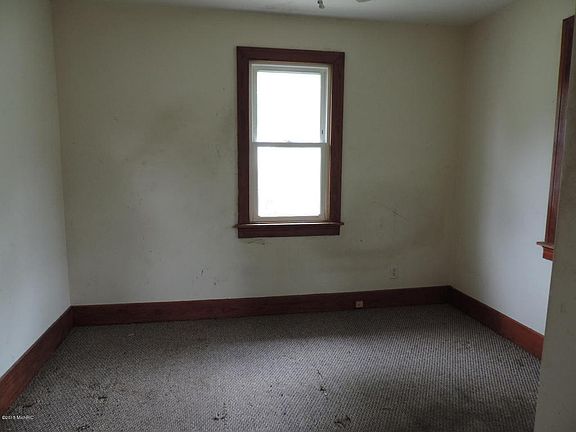 4th image of 1061 Chicago Ave