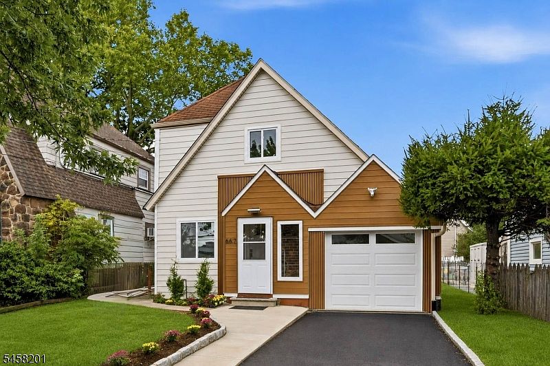 1st image of 667 Allwood Rd