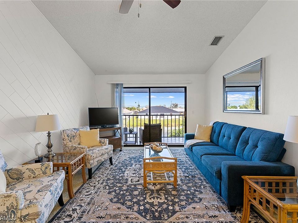 1st image of 609 SE 15th St APT 204