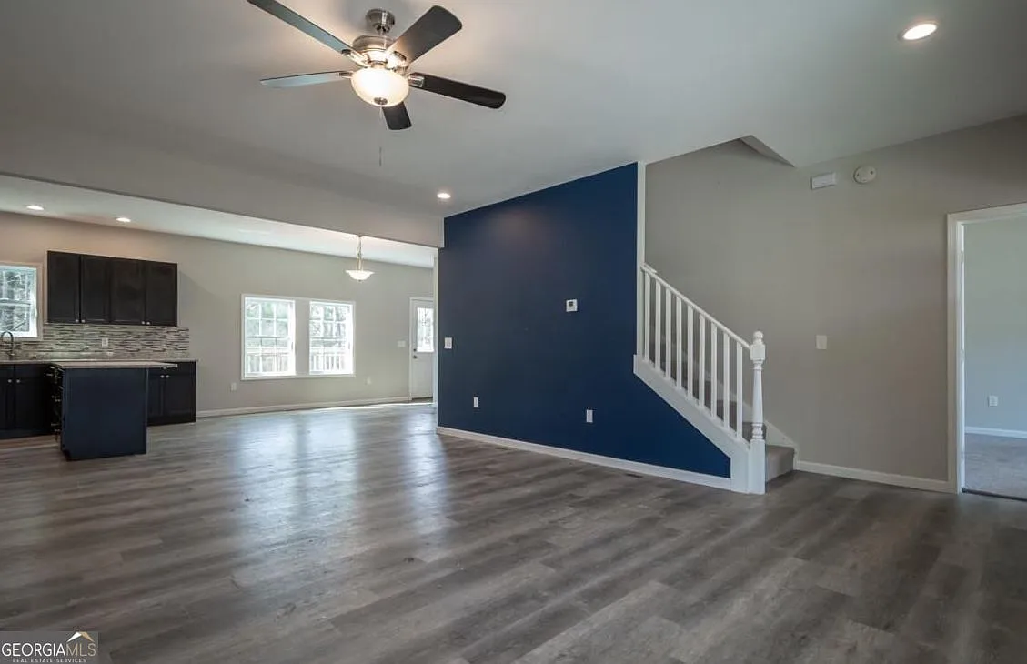 4 bed, 2.5 bath, 2432 sqft, $2,650 — Photo 3