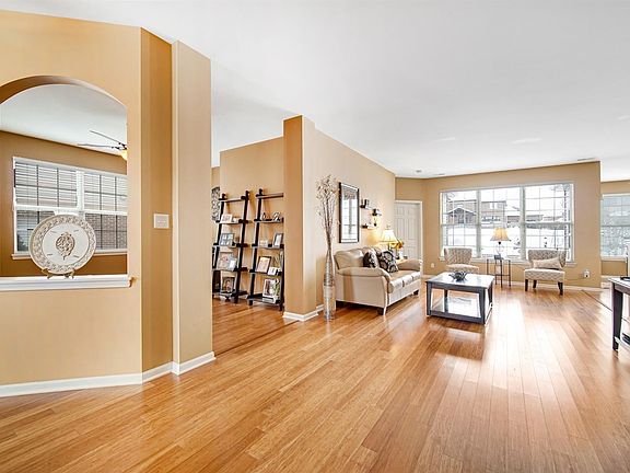 4th image of 9954 Prairie Knoll Ct