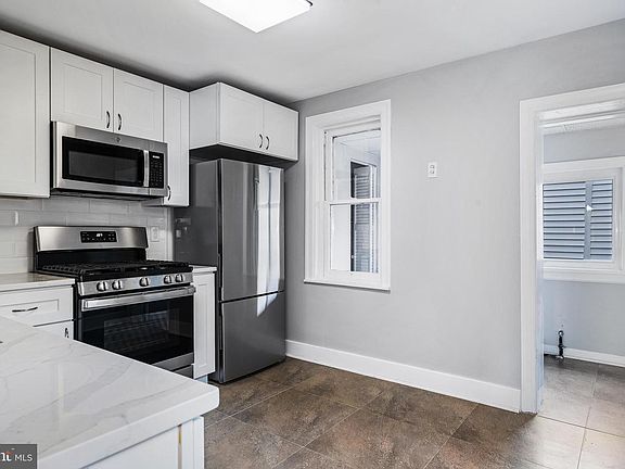 3rd image of 2715 E Cumberland St