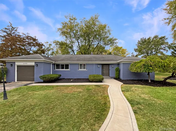 26333 Springfield Dr, Farmington Hills, MI 48334