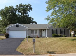 930 Debden Dr, Island Lake, IL 60042