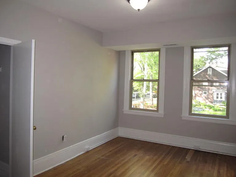 515 W Hutchinson Ave — Photo 5