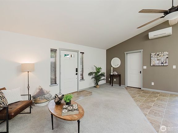 4th image of 253 E Mountain View Drive