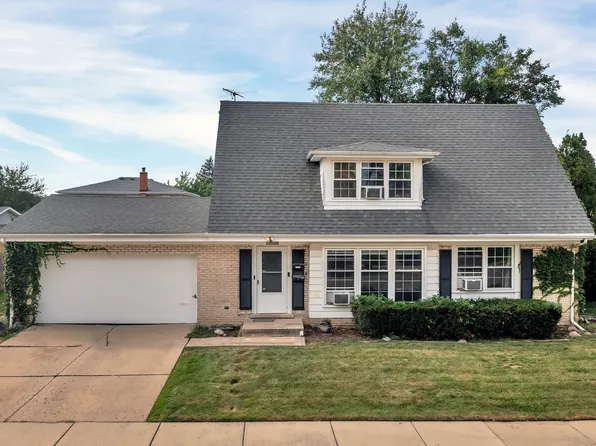 9258 N Courtland Dr, Niles, IL 60714