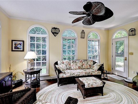 3rd image of 127 Woodmere Ct