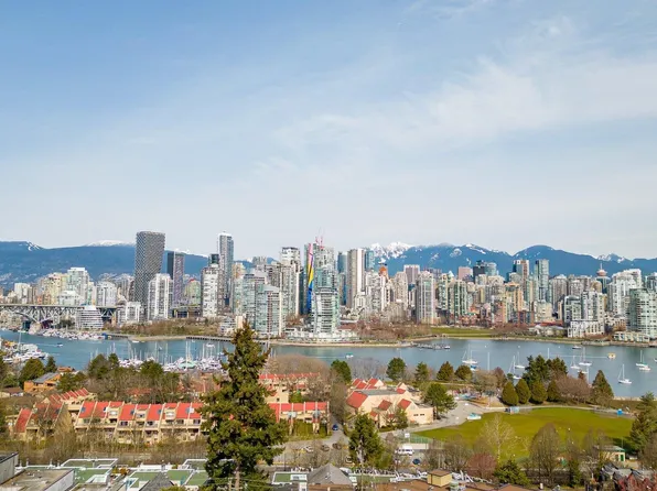 1024 W 7th Ave #201, Vancouver, BC V6H 1B3