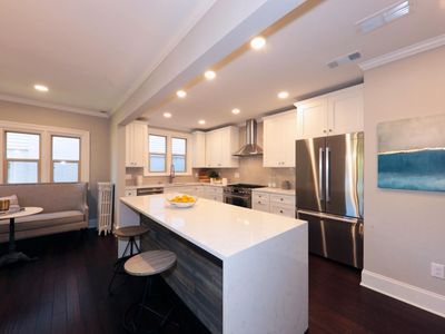 5123 N Lake Dr, Whitefish Bay, WI, 53217