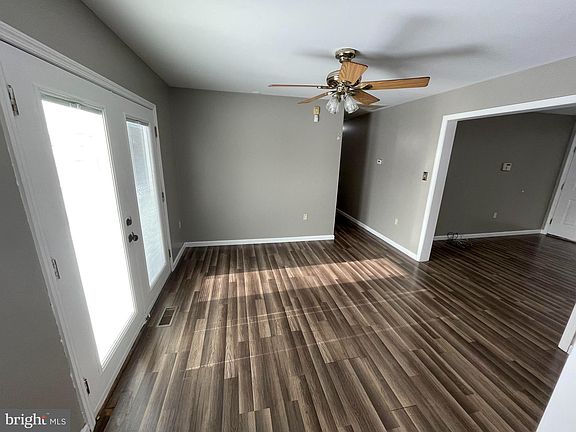 4th image of 223 Park St