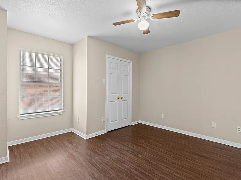 217 E East Craven Ave — Photo 11