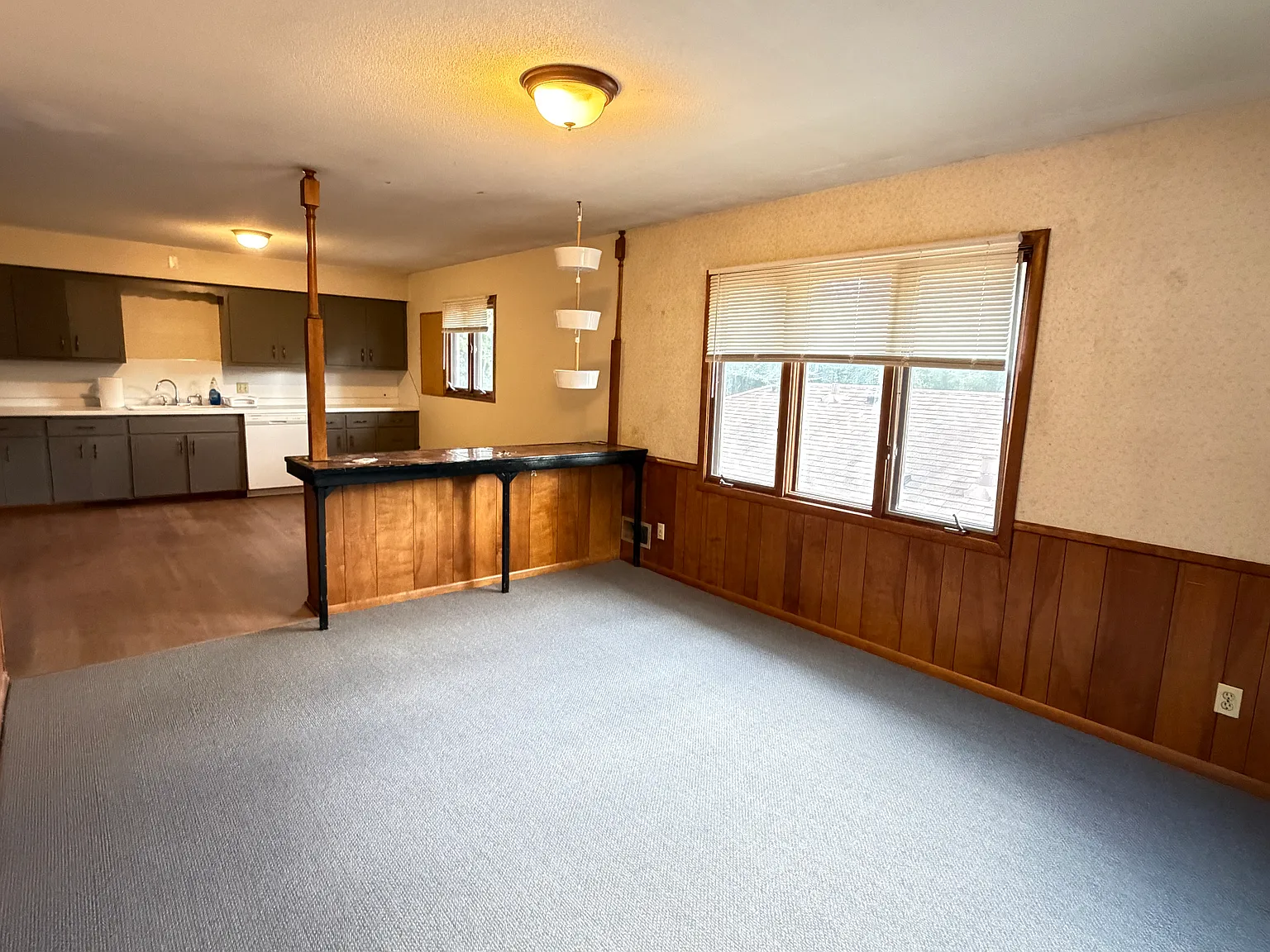 3 bed, 1600 sqft, $2,260 — Photo 2