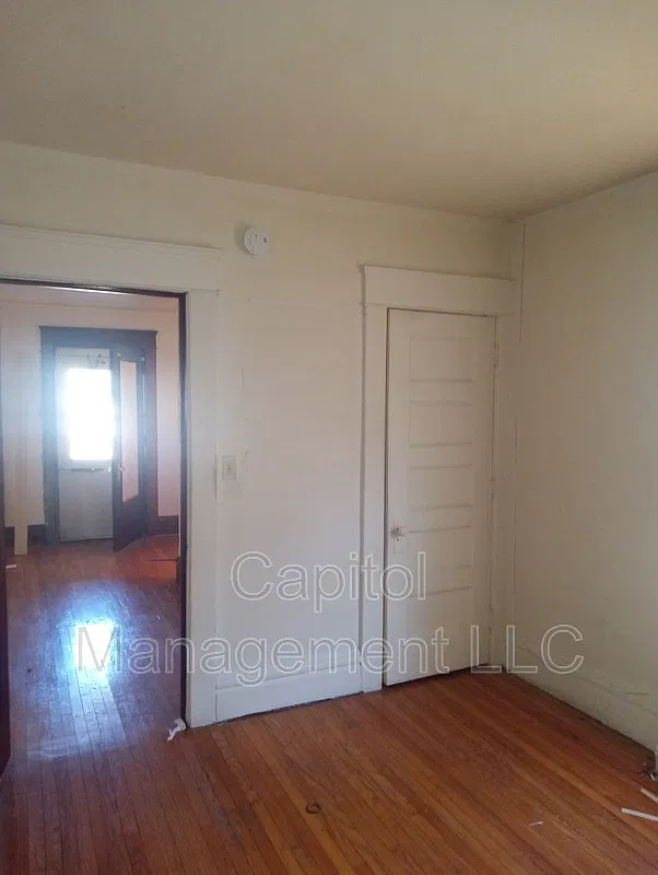 1016 N Capitol Ave — Photo 3