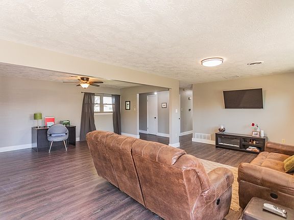 3rd image of 3904 E Everglade Ave