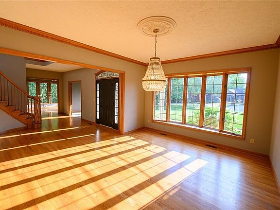 3rd image of 2613 Golden Gate Cir