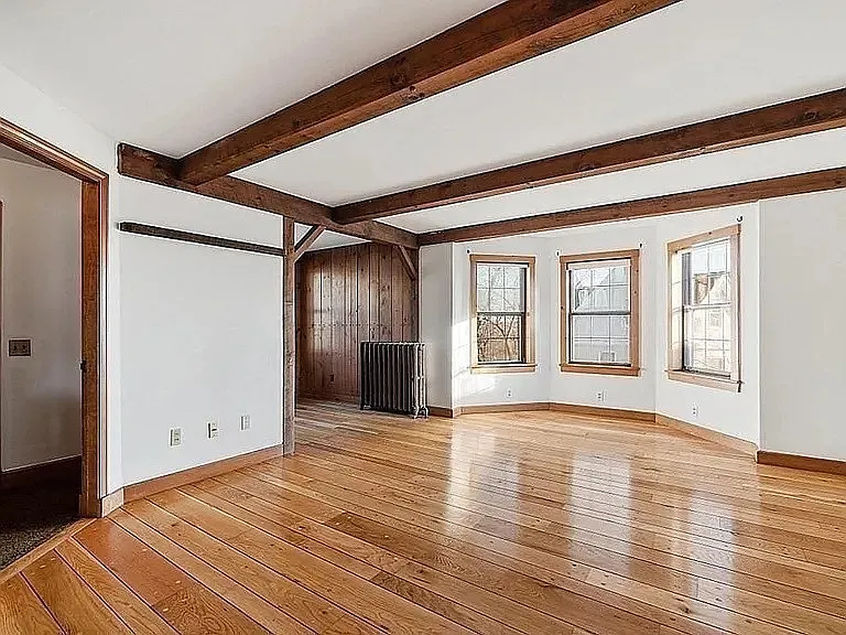 Building Photo - 32 Park Ave #2