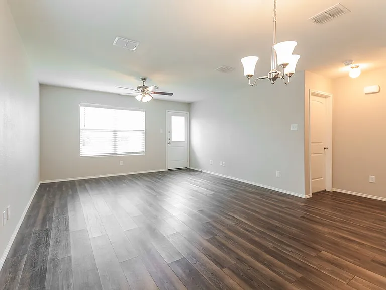 5537 Berea St — Photo 7