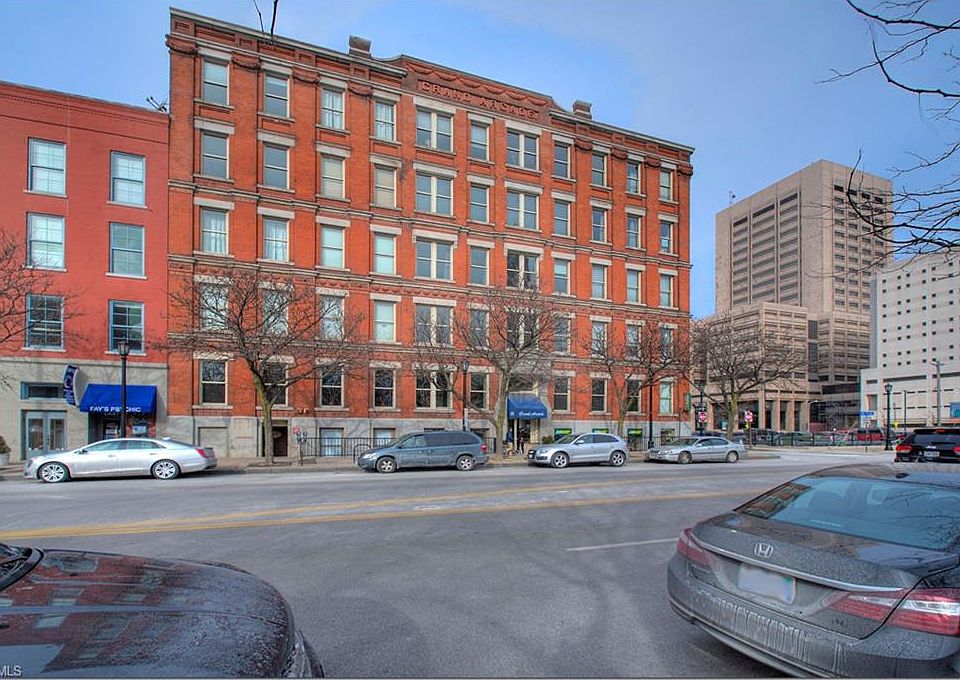 1st image of 408 W Saint Clair Ave APT 313