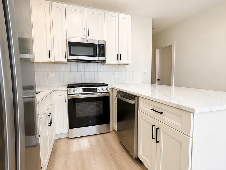 1810 W 23rd St #1 — Photo 7