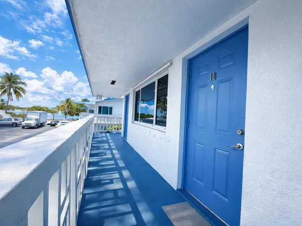 1950 Lake Osborne Drive #18, Lake Worth, FL 33461