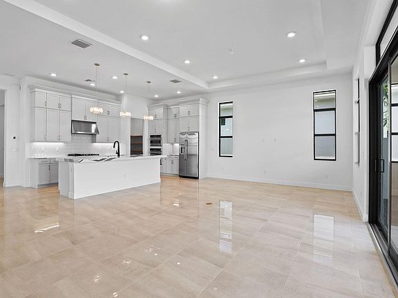 5th image of 5409 Hutchinson Way