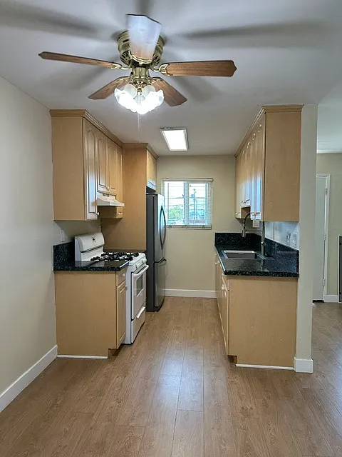 1 bed, 700 sqft, $2,100 — Photo 2