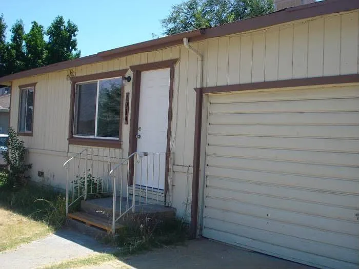 1914 10th Ave photo 1