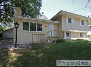 1035 Luster Ln, Des Moines, IA 50315