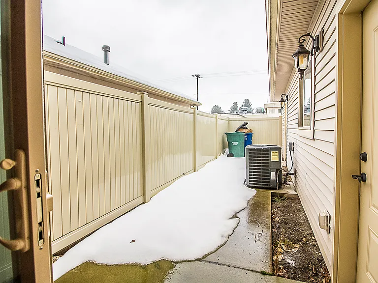 1462 E Mordyl Loop — Photo 11