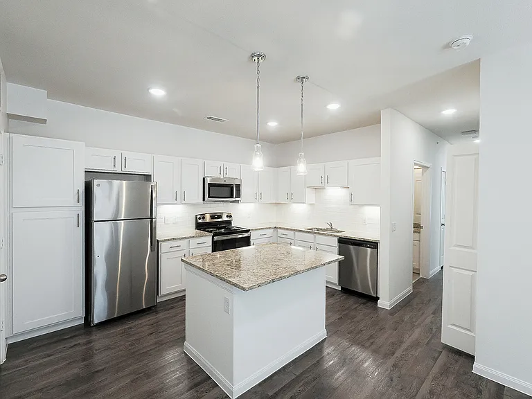 The Grassdale at Manor — Photo 10