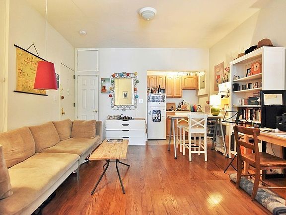 5th image of 226 W 72nd St APT 4C
