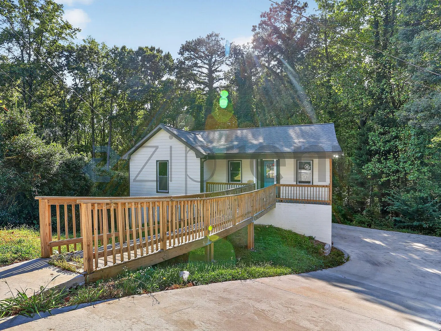 4 bed, 1948 sqft, $2,900 — Photo 1