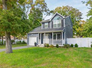 9 Rockledge Drive, Shirley, NY 11967