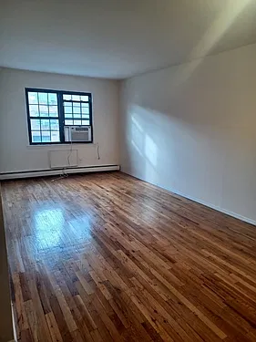 Large one bedroom, EIK, Walk in closet, (JF) Lindenwood at Lindenwood — Photo 4