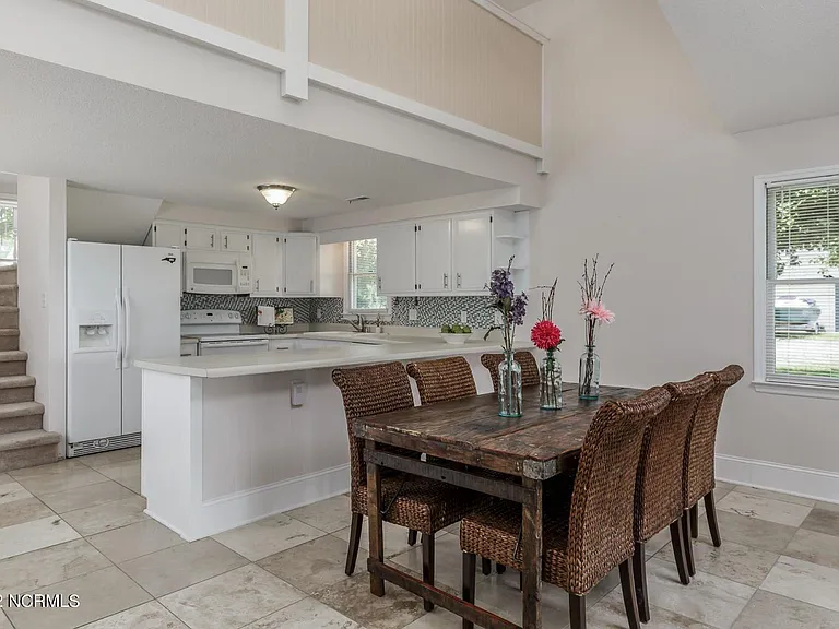 647 Castleberry Ct — Photo 12