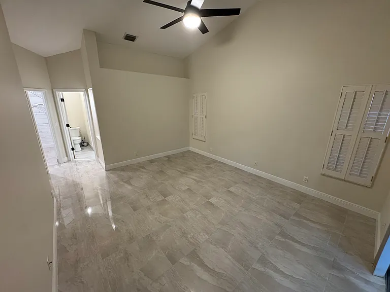 1327 Lake Breeze Dr — Photo 5