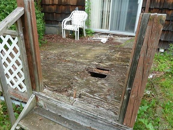 5th image of 15 Pelham Dr
