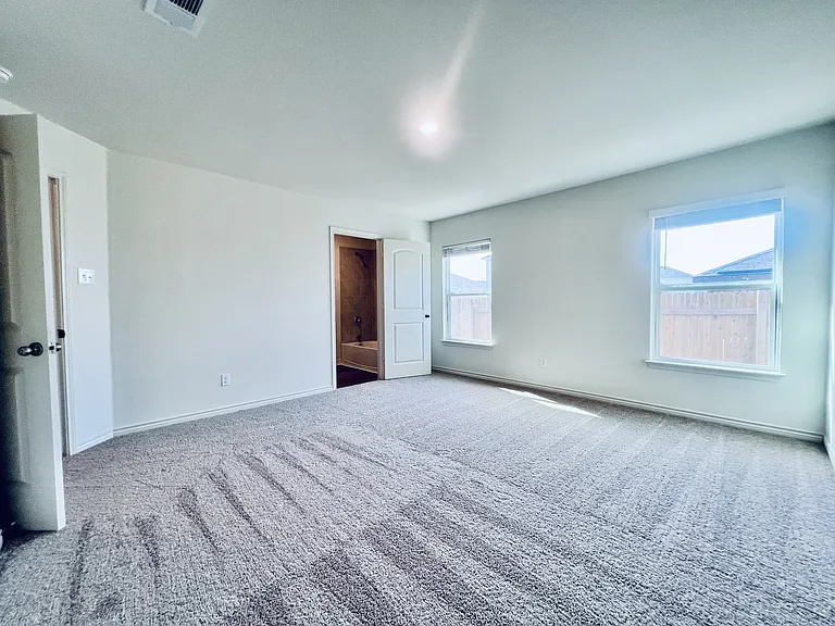520 Locksley Cv — Photo 13