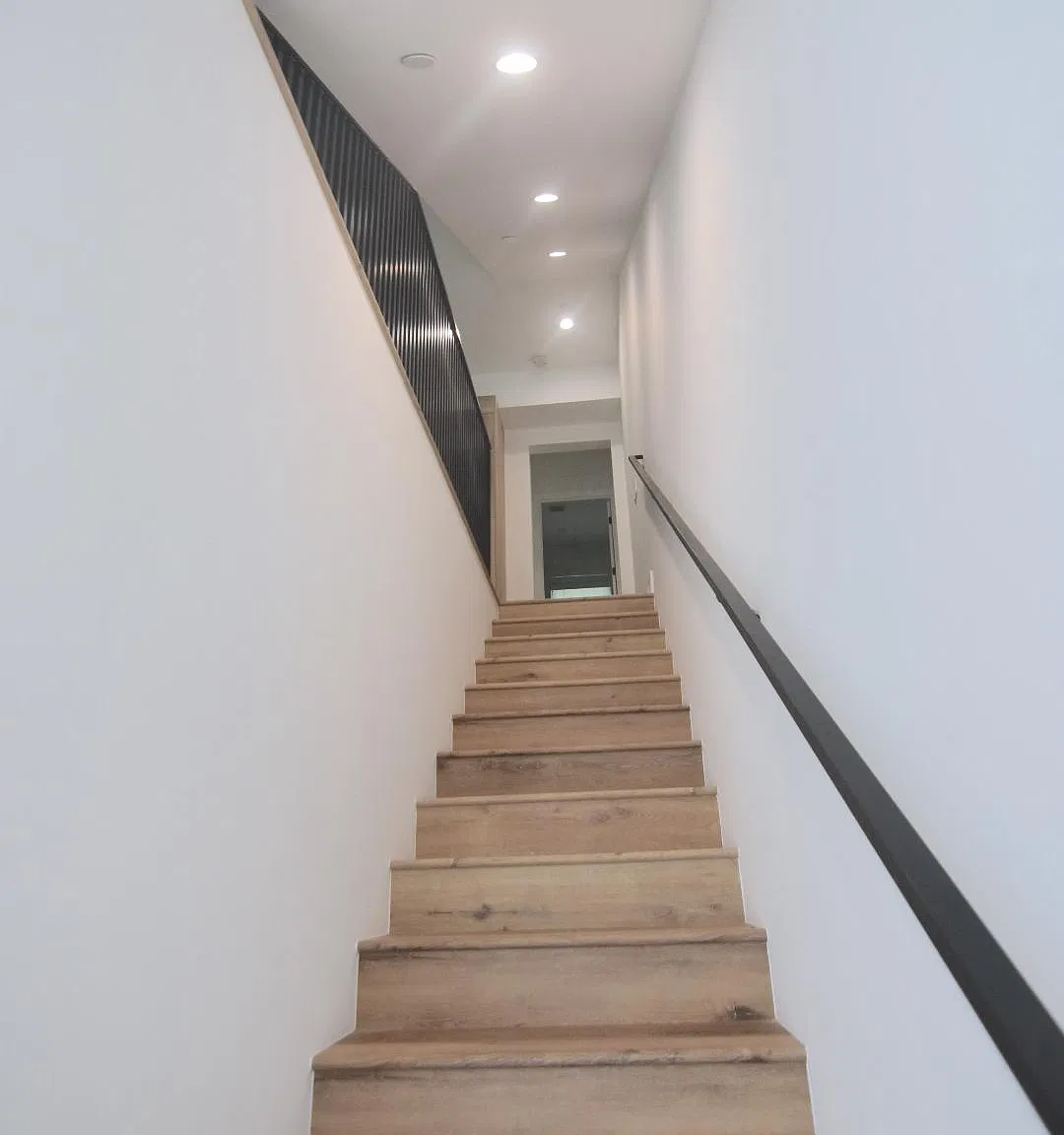 3 bed, 3.5 bath, 1850 sqft, $4,995 — Photo 3