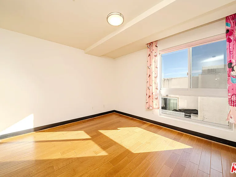 702 S Serrano Ave #501 — Photo 16