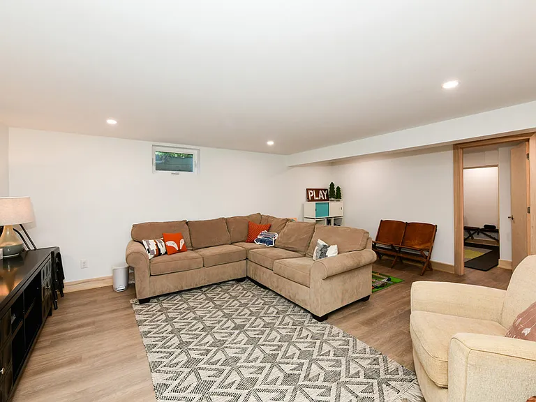 10526 Forrest Dr — Photo 22