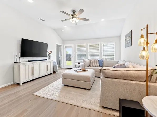 8736 Copper River Dr, Fort Worth, TX 76131