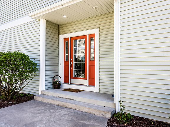 3rd image of 422 Island Pointe Dr