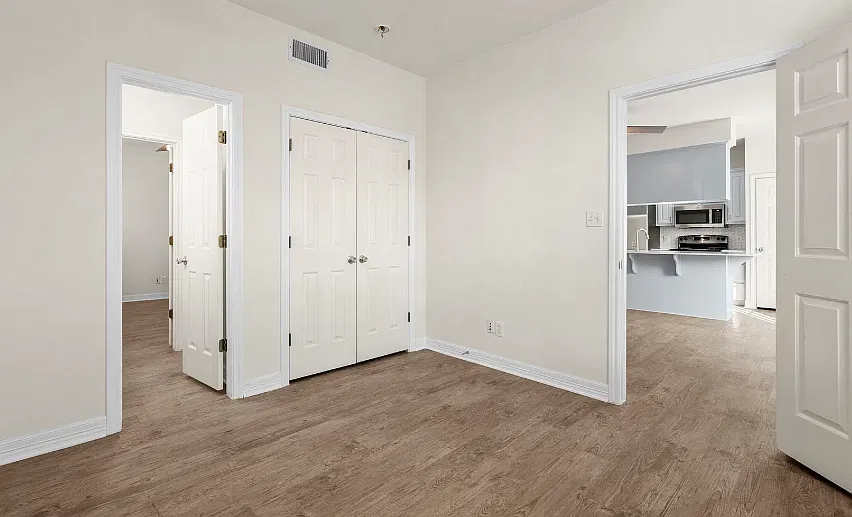 3 bed, 1200 sqft, $2,700 — Photo 4